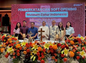 Celebration of family, friends, and colleagues at Indonesia Chess Museum