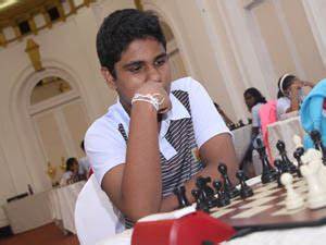 De Silva, Akhmedinov Lead Western Asia Juniors. Shubhi, Mikheeva Lead Girls