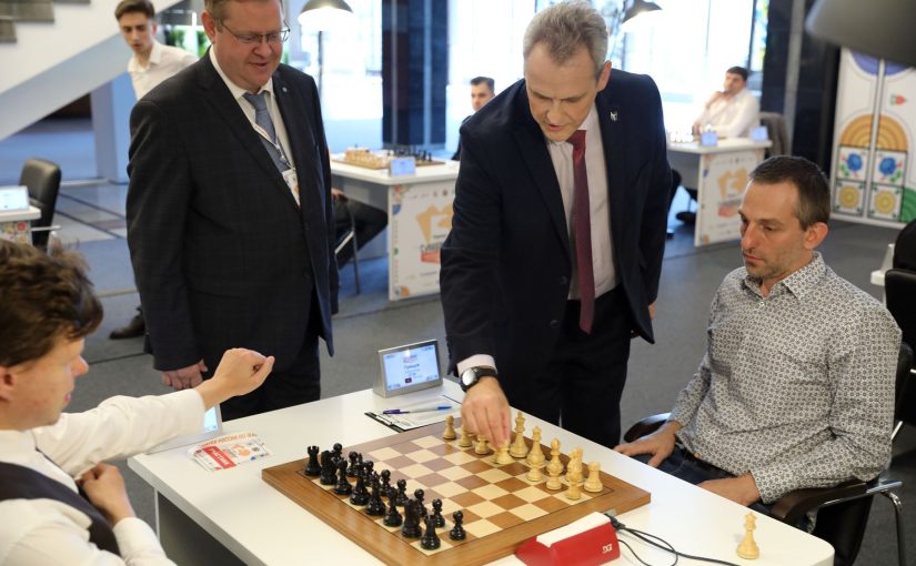 Nesterov Maintains Men’s Solo Lead, 3 Share Lead in Women’s Russian Superfinal