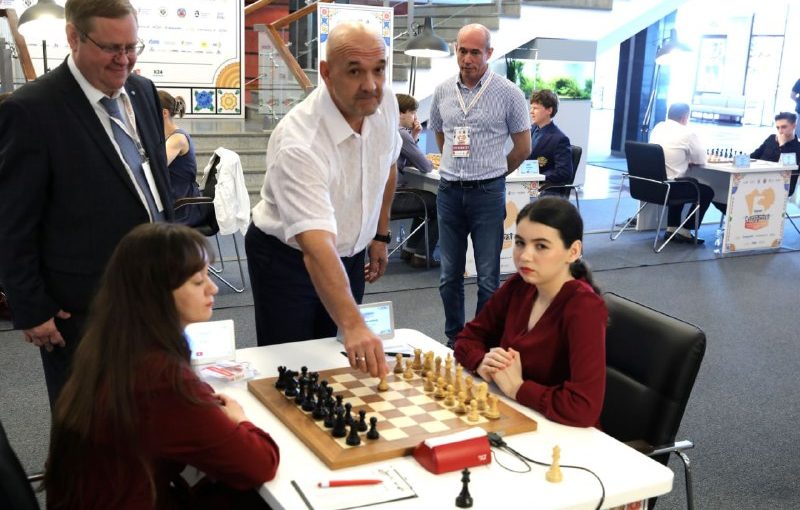 Kateryna Lagno Grabs Solo Lead in Russian Women’s Superfinal