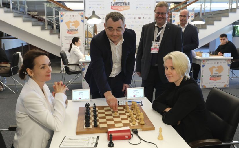 Vladislav Artemiev Joins Leaders in Russian Men’s Superfinal, Lagno Leads Women’s